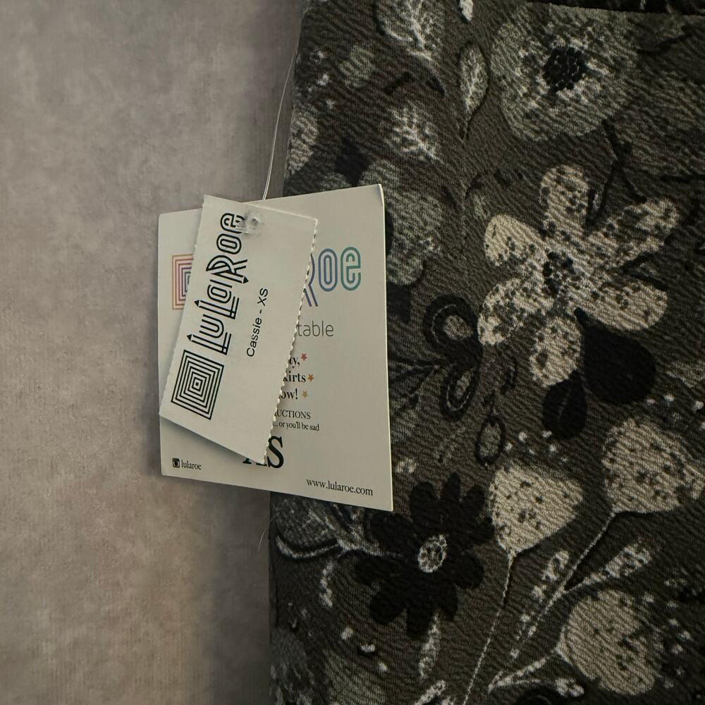 LuLaRoe Cassie Skirt XS NWT Floral Pencil Skirt Stretch grey black white - Picture 3 of 8